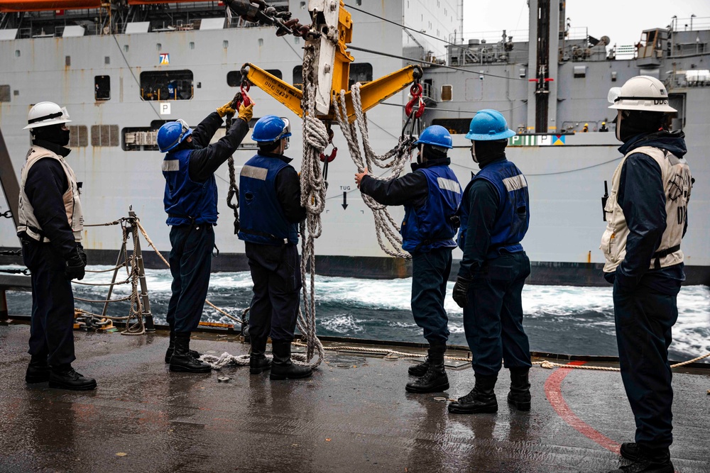 McCain conducts RAS with USNS Charles Drew