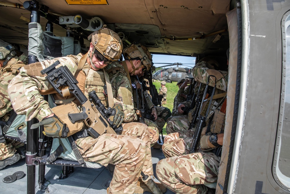 Ukrainian Special Forces integrate with U.S. Forces at Combined Resolve 14
