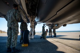 Midshipmen Visit Strike Aircraft Test Squadron