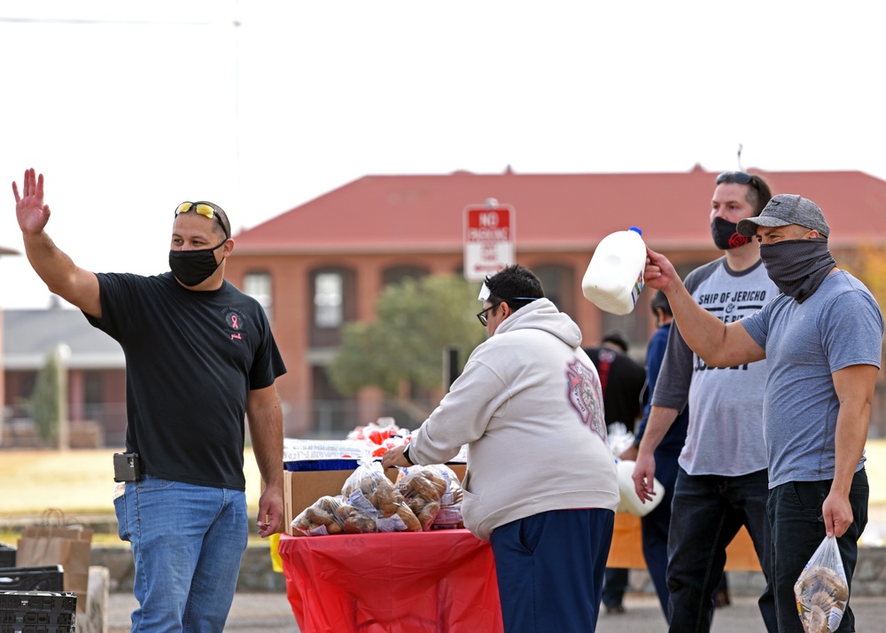 Fort Bliss Fire Department distributes Thanksgiving meals to Gold Star Families