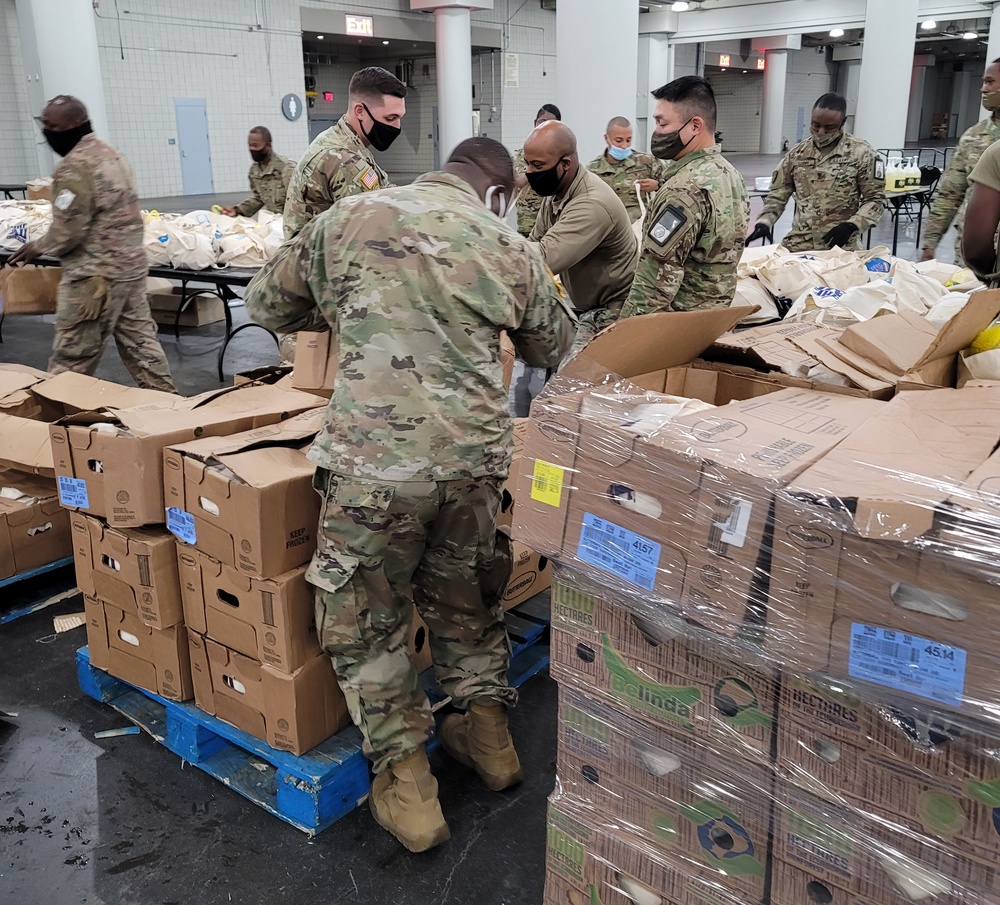 New York National Guard prepares Thanksgiving meals for needy families