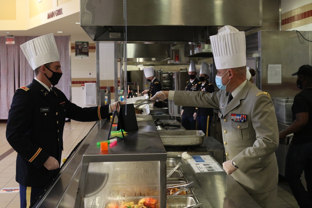 3rd Infantry Division serves up a Thanksgiving meal for Soldiers