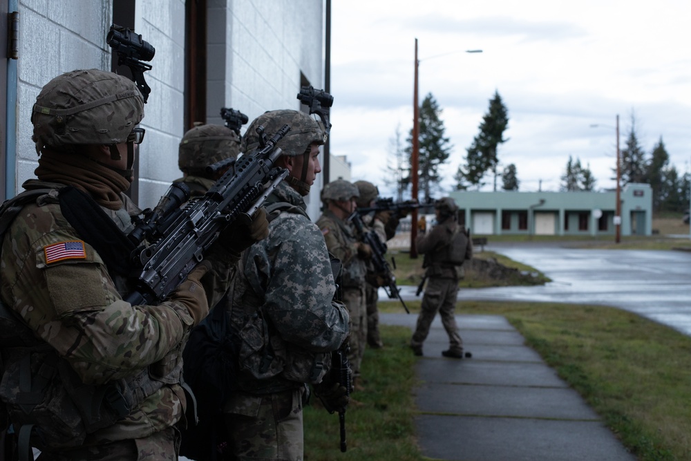 Soldiers follow Green Beret during training exercise