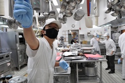 Camp Zama Dining Facility staff rises to Thanksgiving occasion