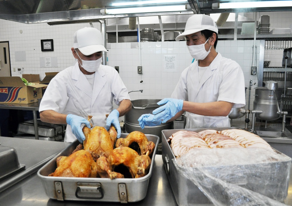 Camp Zama Dining Facility staff rises to Thanksgiving occasion