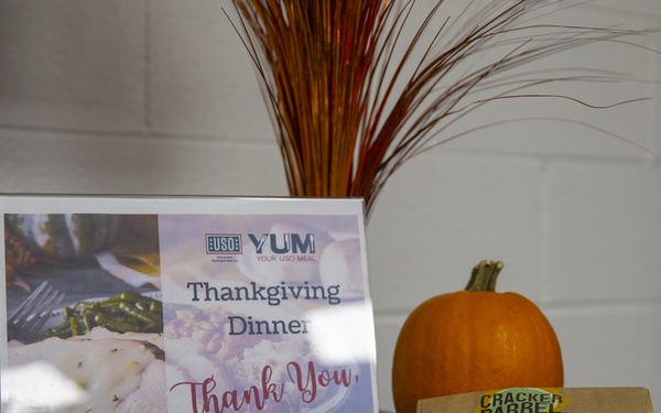 USO Gives Turkey Dinners to Marines for Thanksgiving