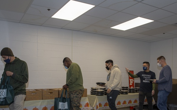 USO Gives Turkey Dinners to Marines for Thanksgiving