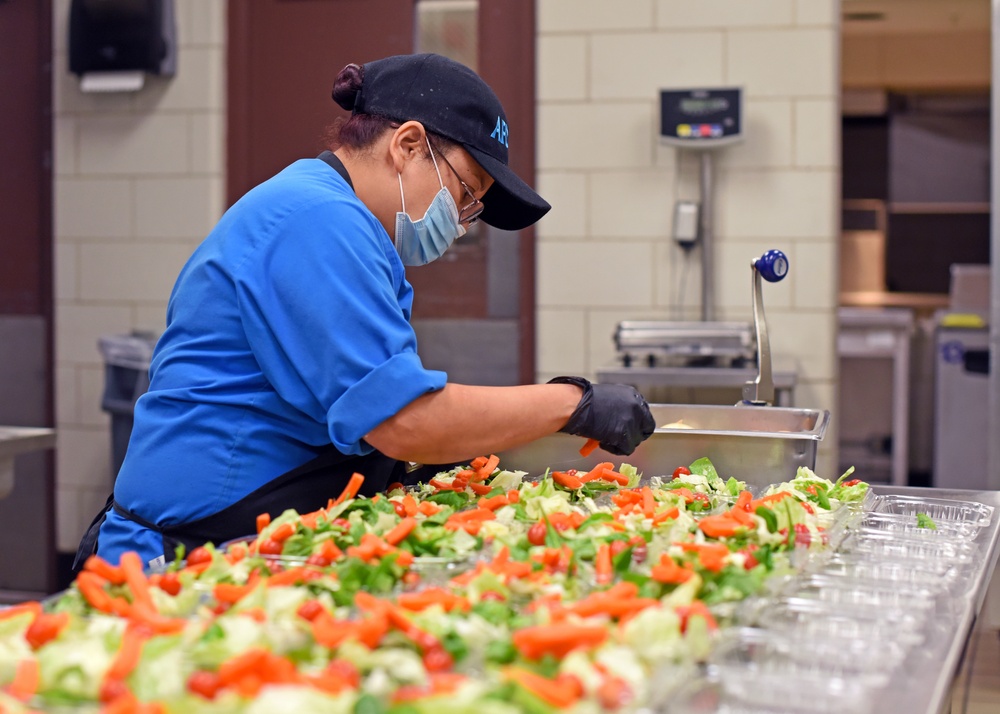 Fort Bliss dining facility prepares to feed an Army on Thanksgiving