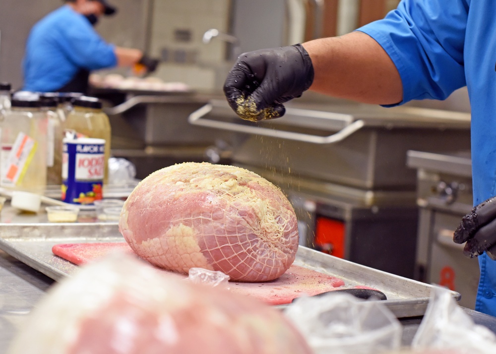 Fort Bliss dining facility prepares to feed an Army on Thanksgiving