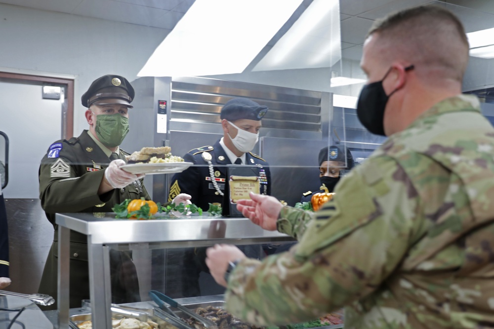 3rd ID hosts Thanksgiving lunch