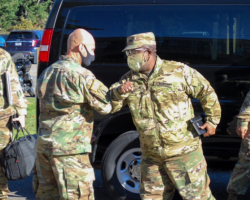 8th TSC Commander visits the 404th AFSB