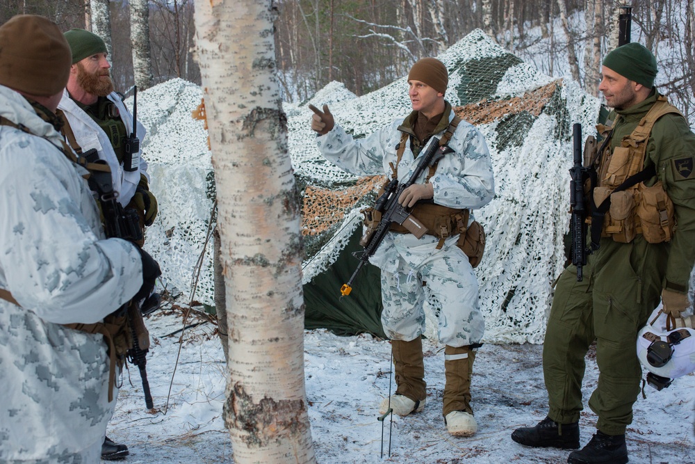 Chief of the Norwegian Army, Brigade North Commander visit MRF-E