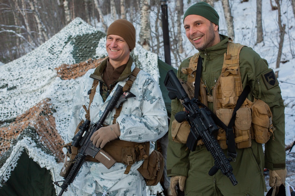Chief of the Norwegian Army, Brigade North Commander visit MRF-E