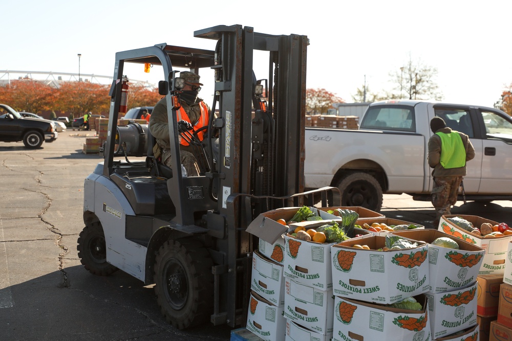 NCNG Soldiers support food distribution ahead of Thanksgiving Holiday
