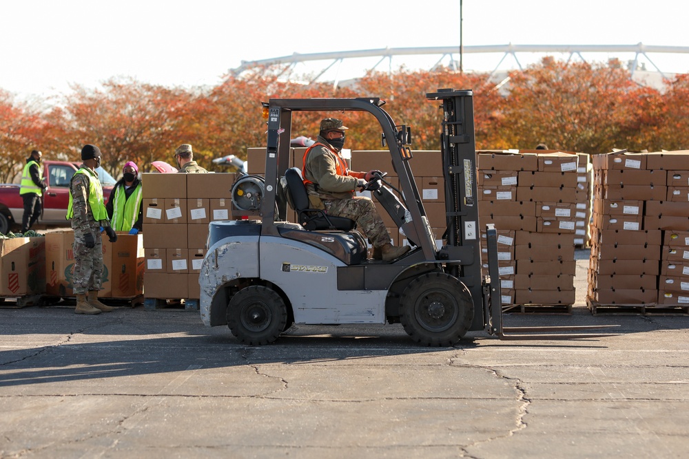 NCNG Soldiers support food distribution ahead of Thanksgiving Holiday