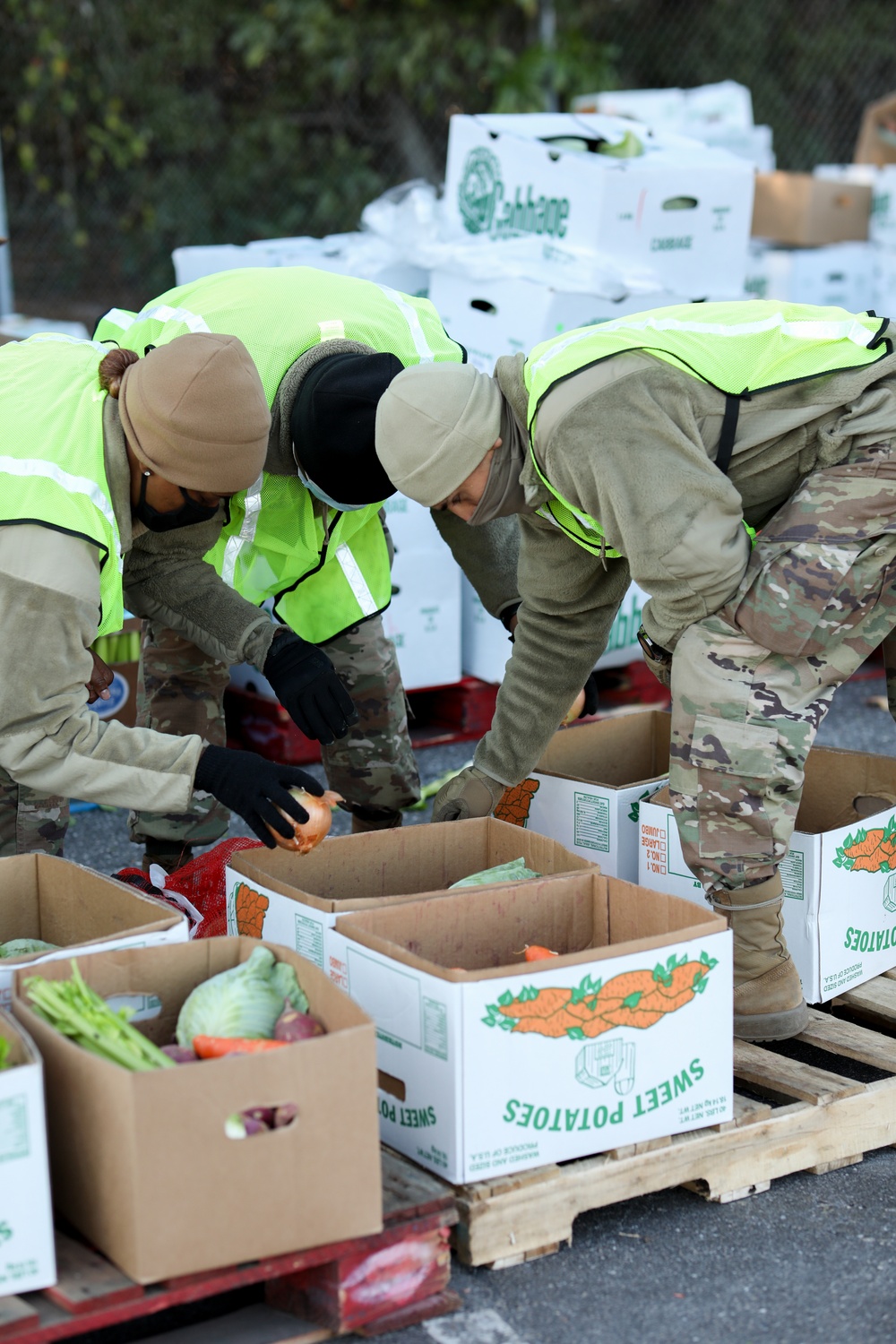 NCNG Soldiers support food distribution ahead of Thanksgiving Holiday