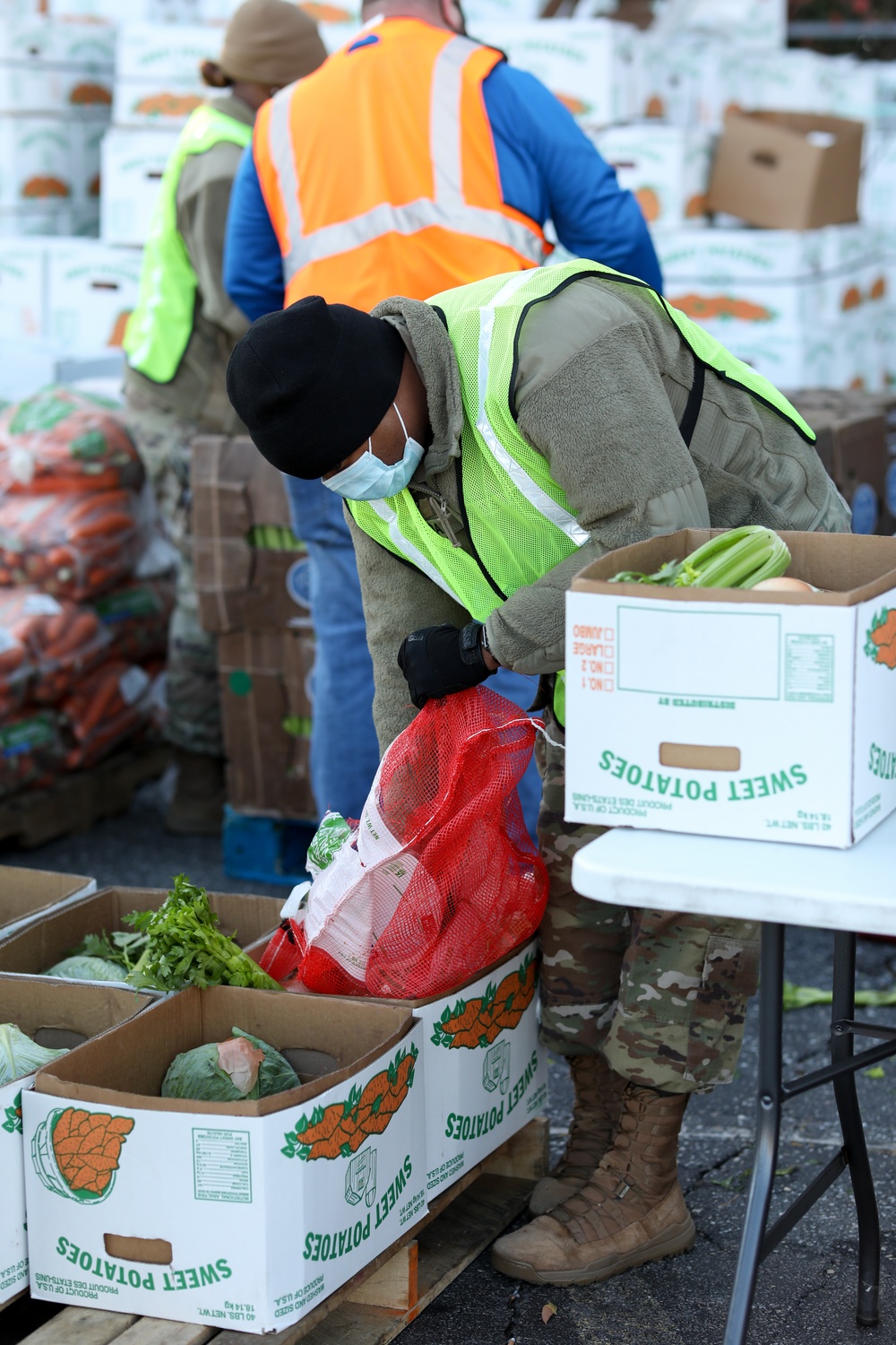 NCNG Soldiers support food distribution ahead of Thanksgiving Holiday