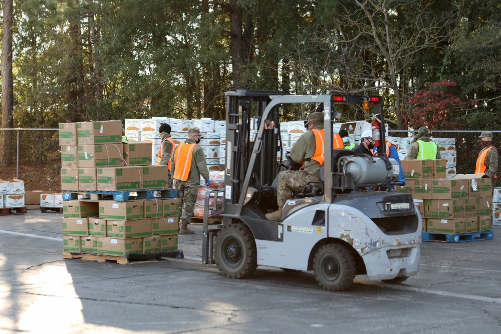 NCNG Soldiers support food distribution ahead of Thanksgiving Holiday