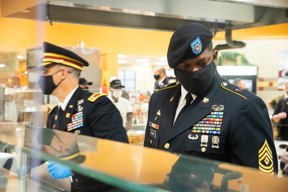 Lt. Col. Brian Kibitlewski and 1st Sgt. Antwan Stanley Serve Thanksgiving Meals