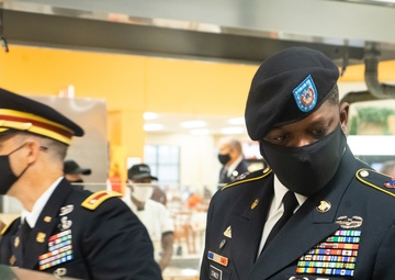 Lt. Col. Brian Kibitlewski and 1st Sgt. Antwan Stanley Serve Thanksgiving Meals