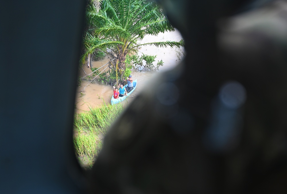 JTF-Bravo delivers food bundles to remote area