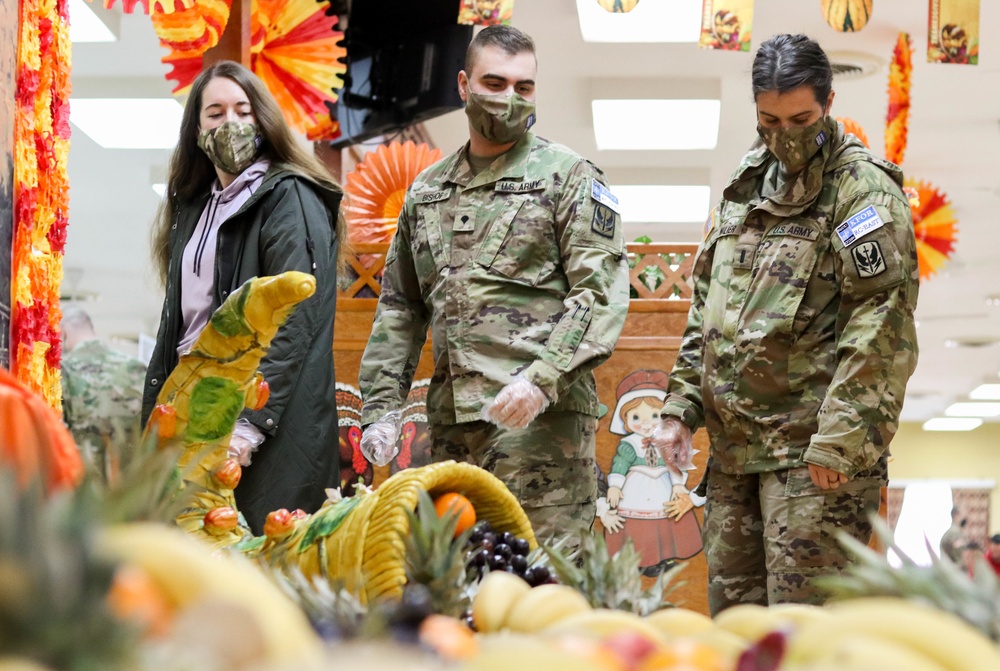 U.S. Soldiers deployed in Kosovo enjoy Thanksgiving meal