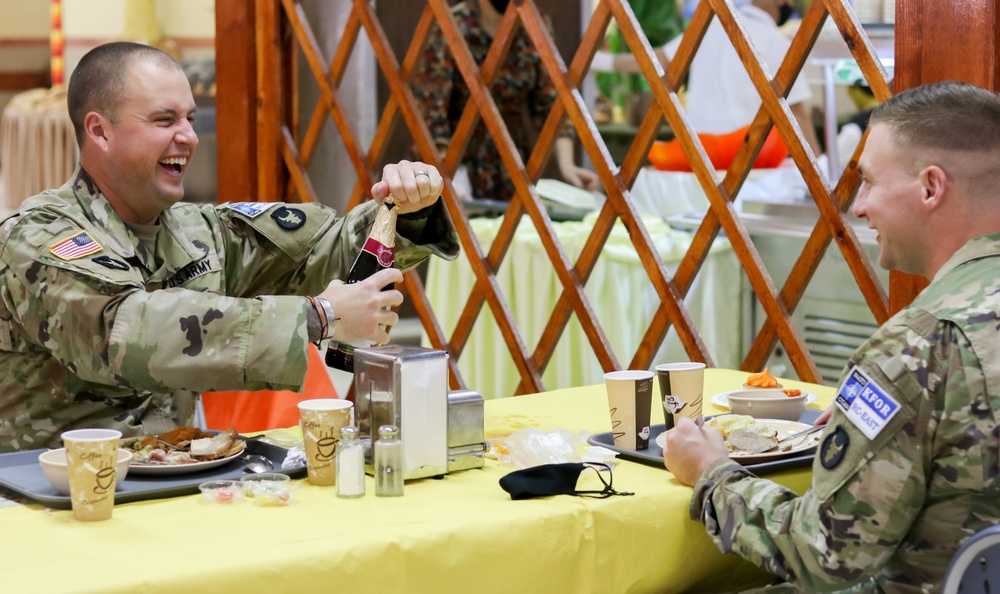 U.S. Soldiers deployed in Kosovo enjoy Thanksgiving meal