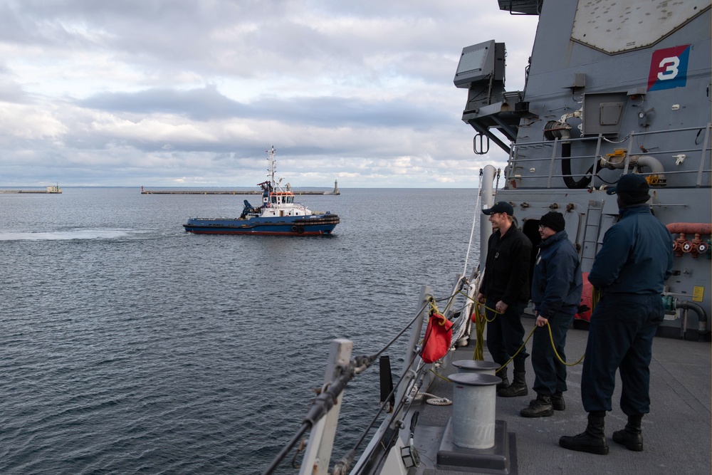 USS Ross (DDG 71) departs Poland.