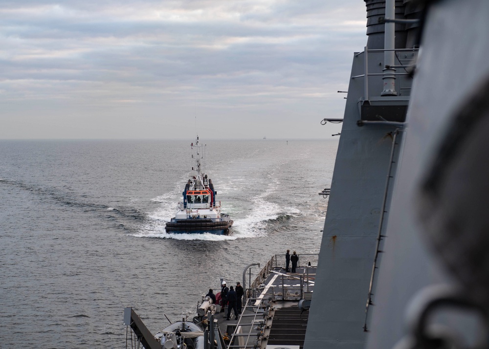 USS Ross (DDG 71) arrives in Gdynia, Poland.