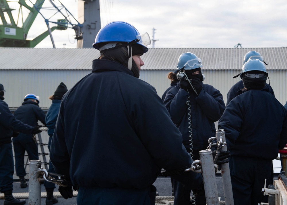USS Ross (DDG 71) arrives in Gdynia, Poland.