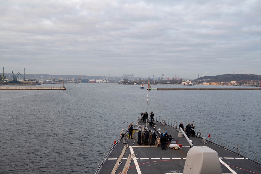 USS Ross (DDG 71) arrives in Gdynia, Poland.