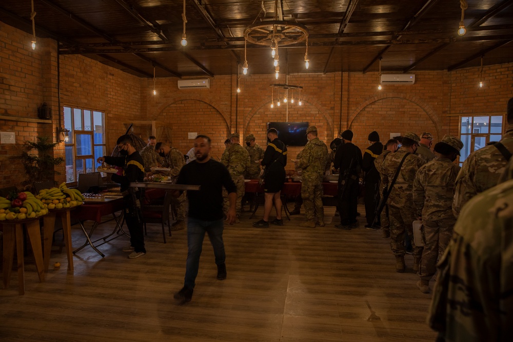 82nd Airborne Command Team Serves Thanksgiving Plates