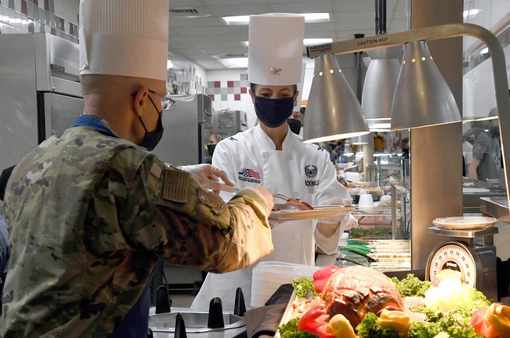 Leadership serves Airmen Thanksgiving Day meal