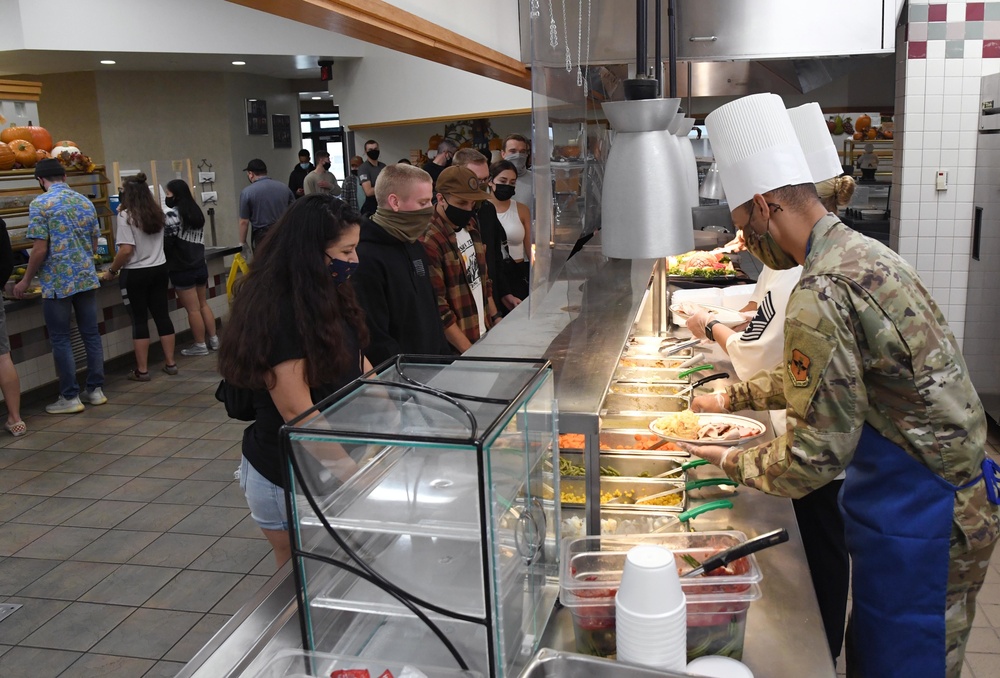 Leadership serves Airmen Thanksgiving Day meal