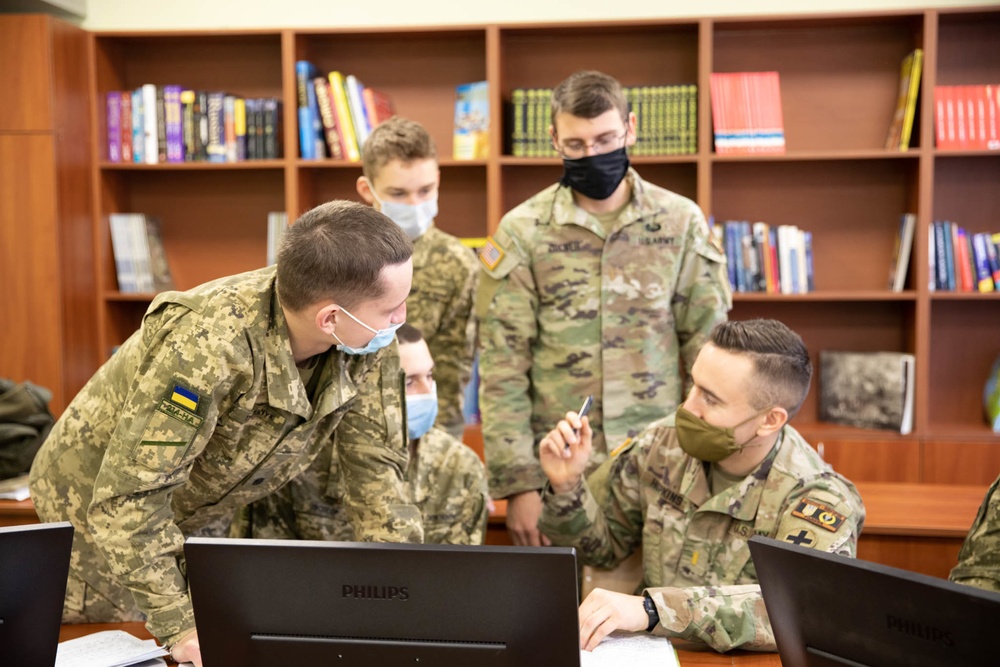 Task Force Illini builds Ukrainian Soldiers’ English skills