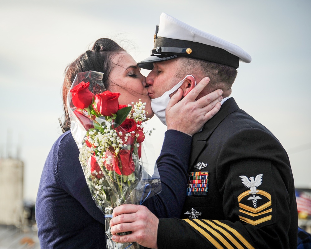 USS John Warner (SSN 785) Returns From Deployment