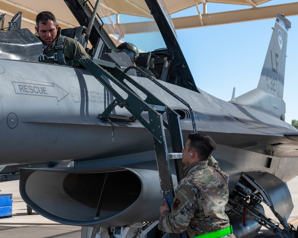 New RTT initiative creates combat ready F-16 crew chiefs, saves time, money