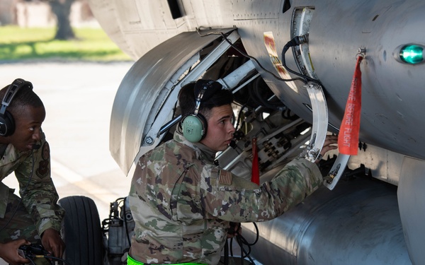 New RTT initiative creates combat ready F-16 crew chiefs, saves time, money