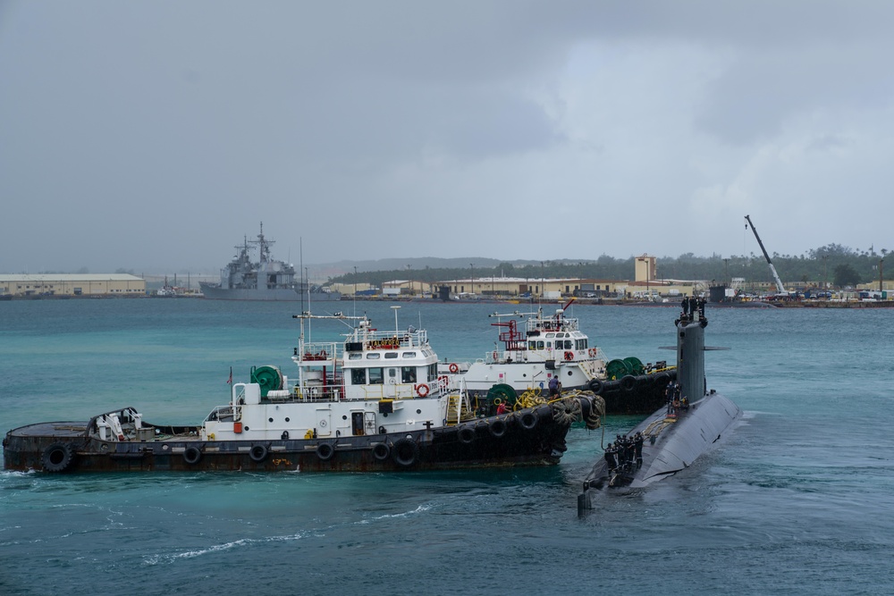 French Navy Arrive in Guam