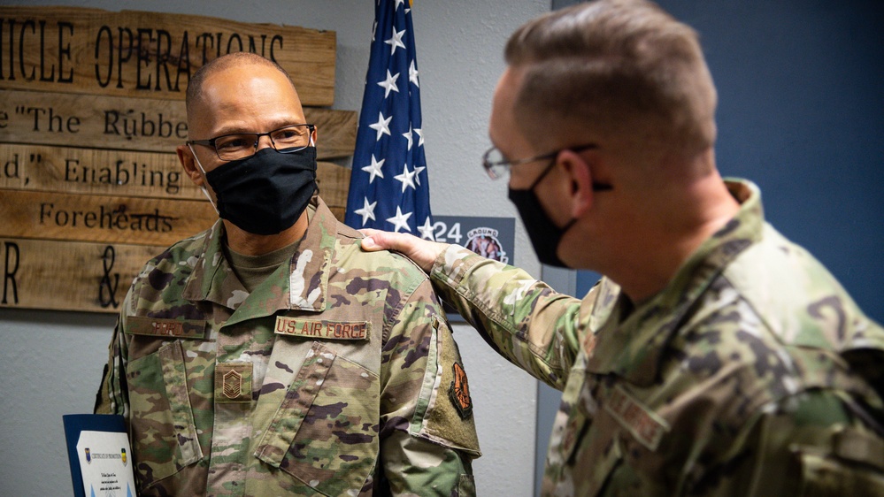 2nd Bomb Wing leadership introduce chief master sergeant selects