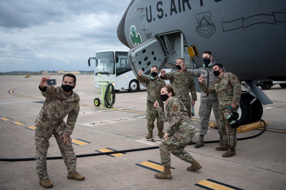 Command team visits 351st Expeditionary Air Refueling Squadron in Spain