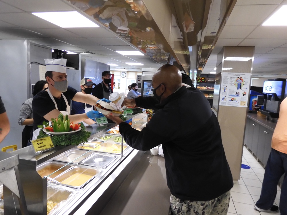 NSA Souda Bay’s Galley Hosts Thanksgiving Meal