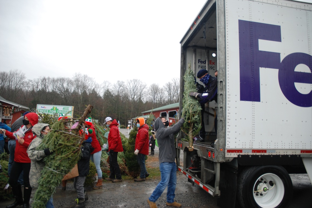National Guard volunteers join veterans, volunteers for 2020 Trees for Troops loadout