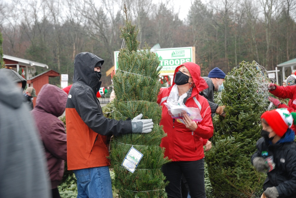 National Guard volunteers join veterans, volunteers for 2020 Trees for Troops loadout