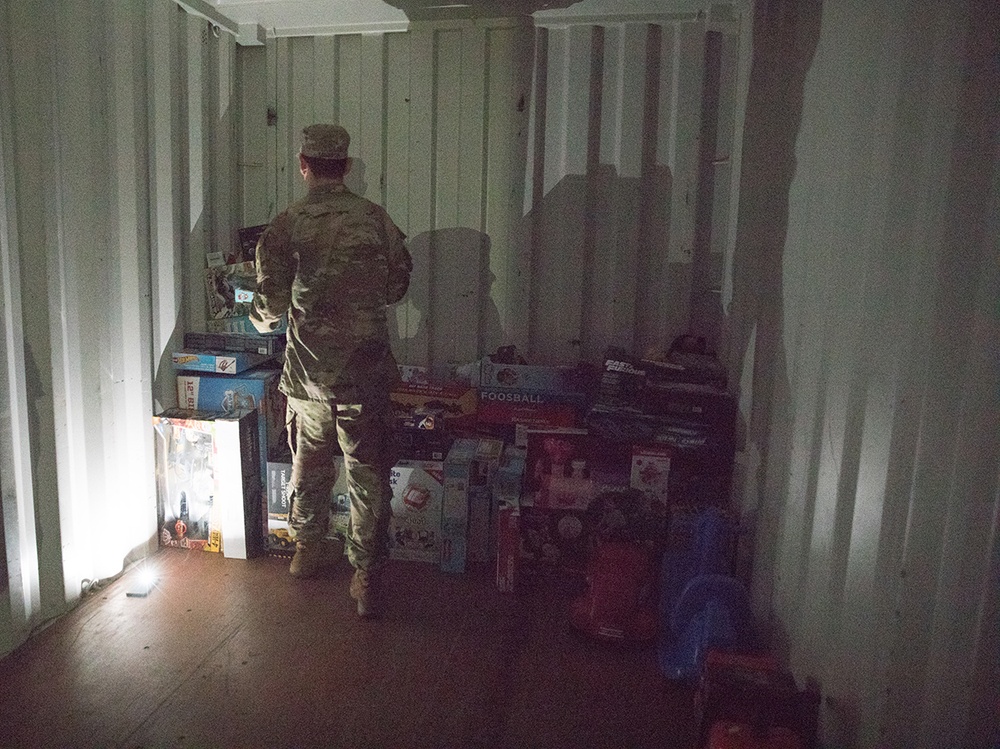 82nd Airborne Division participate in Presents from Paratroopers