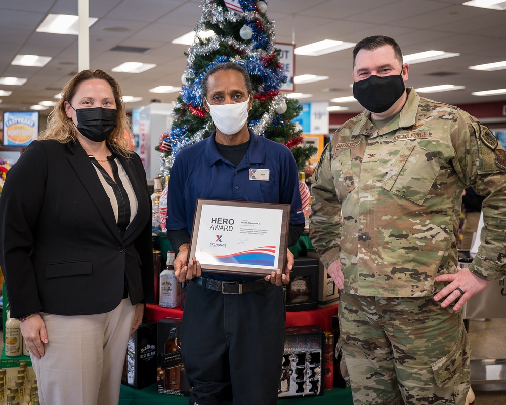 AAFES staff member receives Hero Award