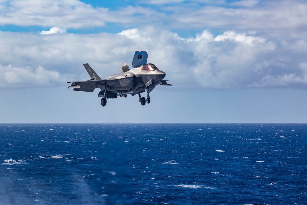 15th MEU F-35s land aboard USS Makin Island