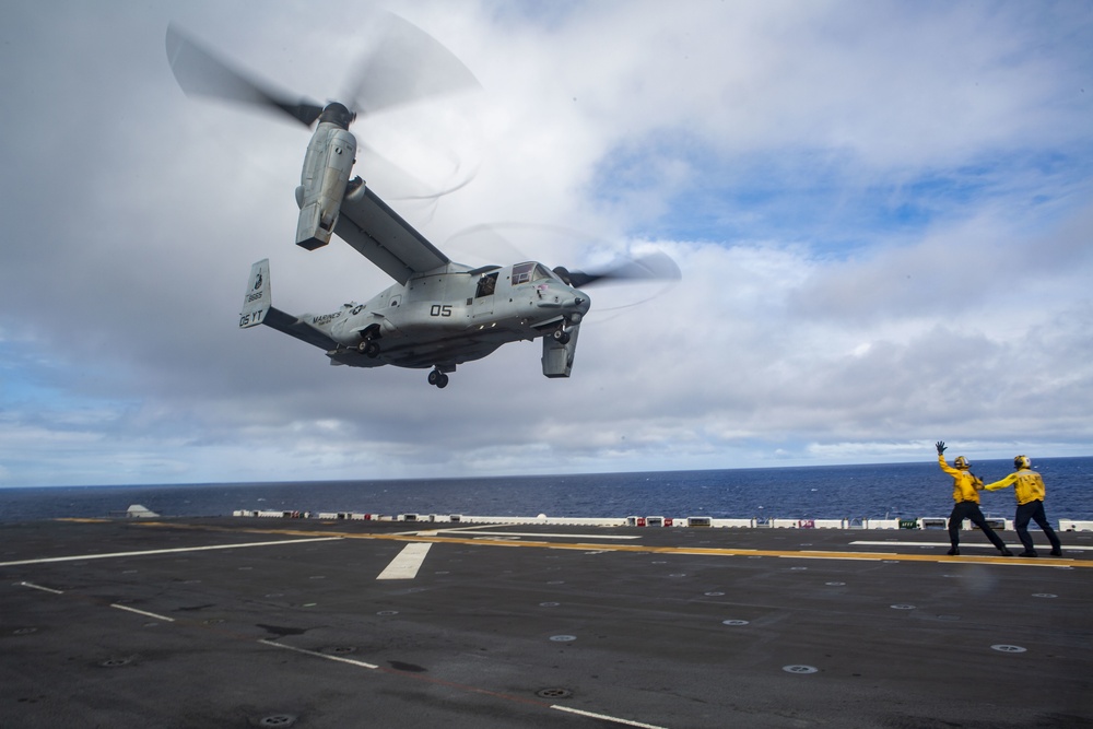15th MEU Marines depart USS Makin Island for live-fire exercises