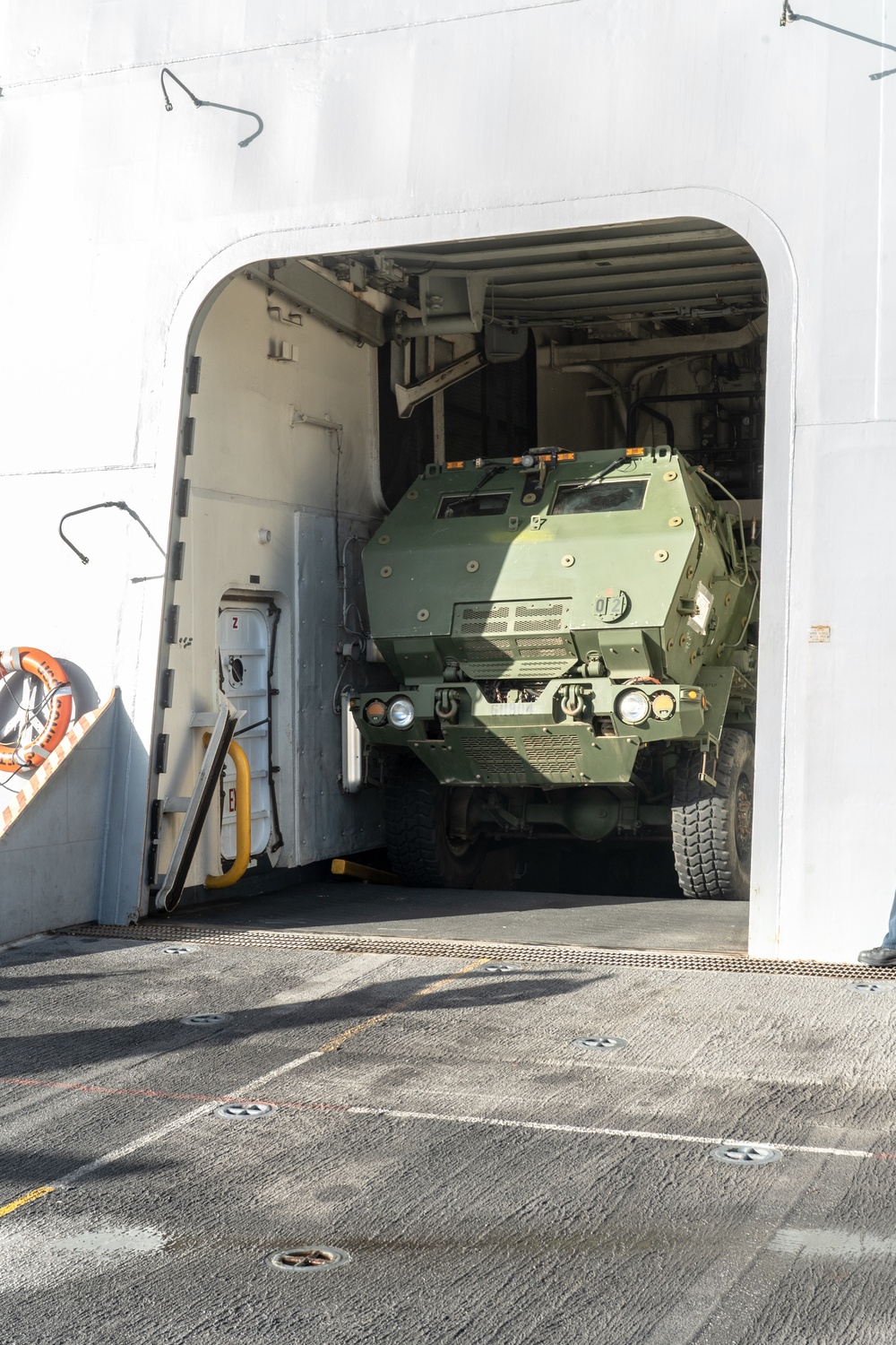 15th MEU Marines display HIMARS aboard Makin Island Amphibious Ready Group