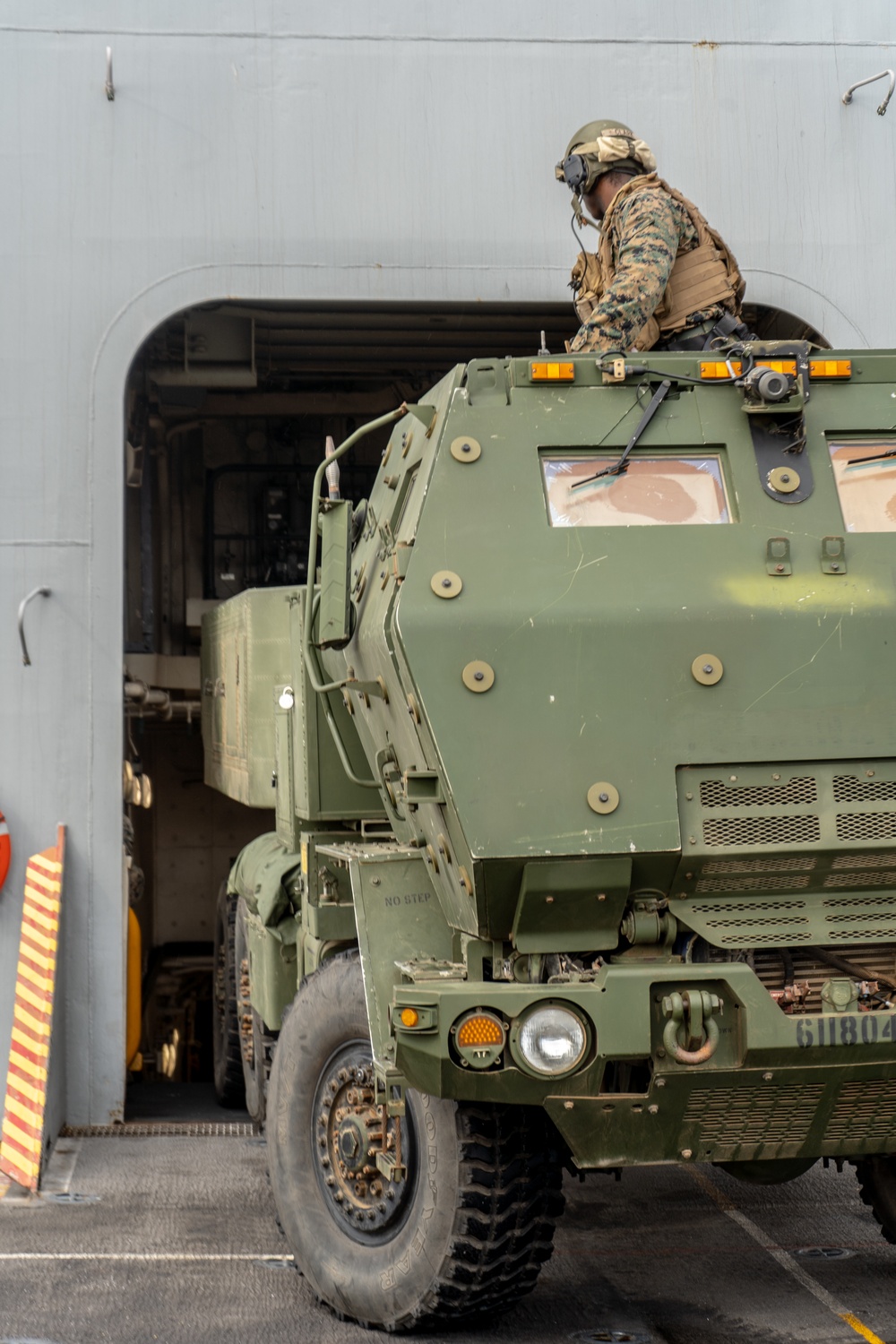 DVIDS   Images   15th MEU Marines Display HIMARS Aboard Makin Island